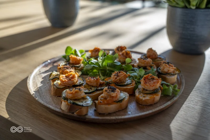 Hapjes op een houten serveerplank